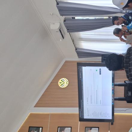 EVALUASI WEBSITE SMART KAMPUNG MANIS DI AULA DLH KAB. BANJAR