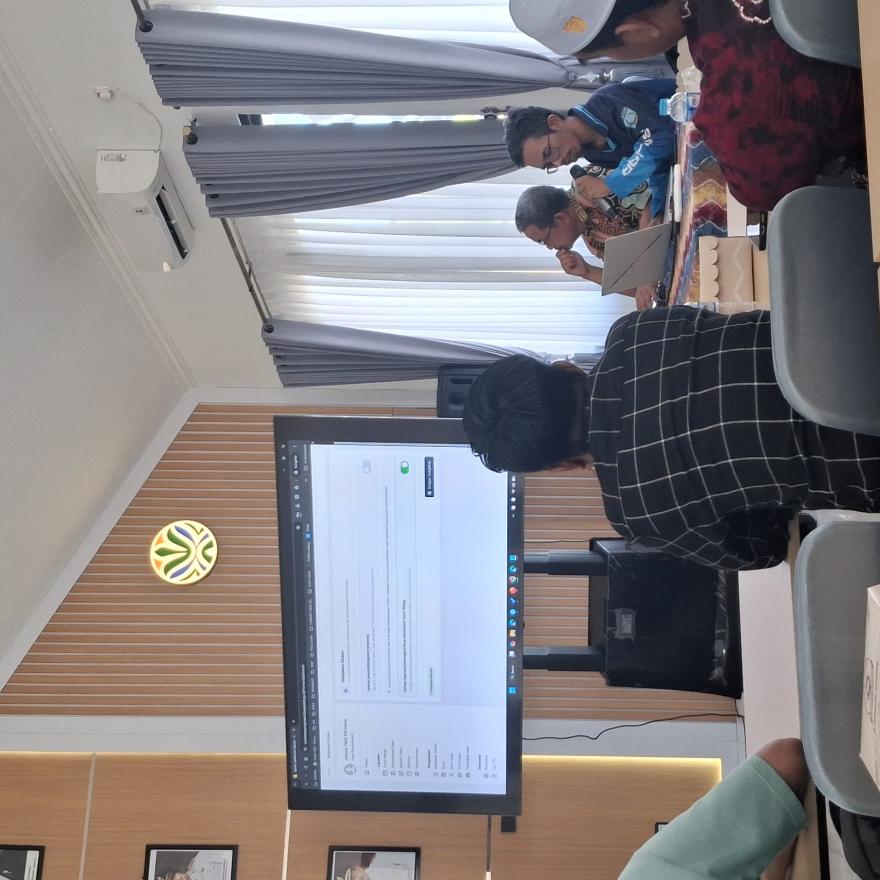 EVALUASI WEBSITE SMART KAMPUNG MANIS DI AULA DLH KAB. BANJAR
